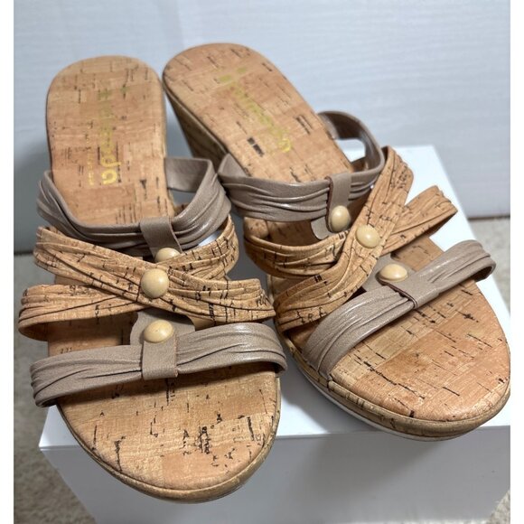 Italmoda Sandals Cork Wedge Strappy Design & Button Accents Size 7.5 Slip On - Picture 12 of 12